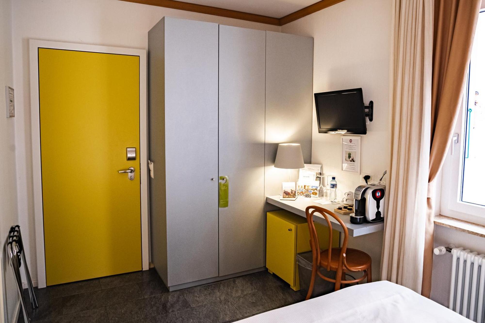 Albergo Carcani By Ketty & Tommy อัสโกนา ภายนอก รูปภาพ