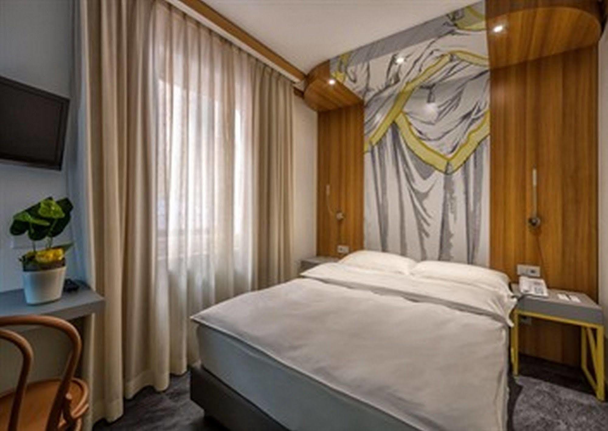 Albergo Carcani By Ketty & Tommy อัสโกนา ภายนอก รูปภาพ